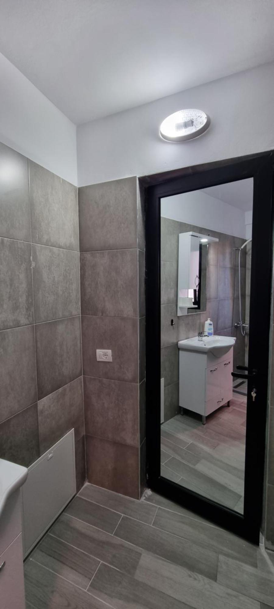 Mine Peza Lux * Tirana