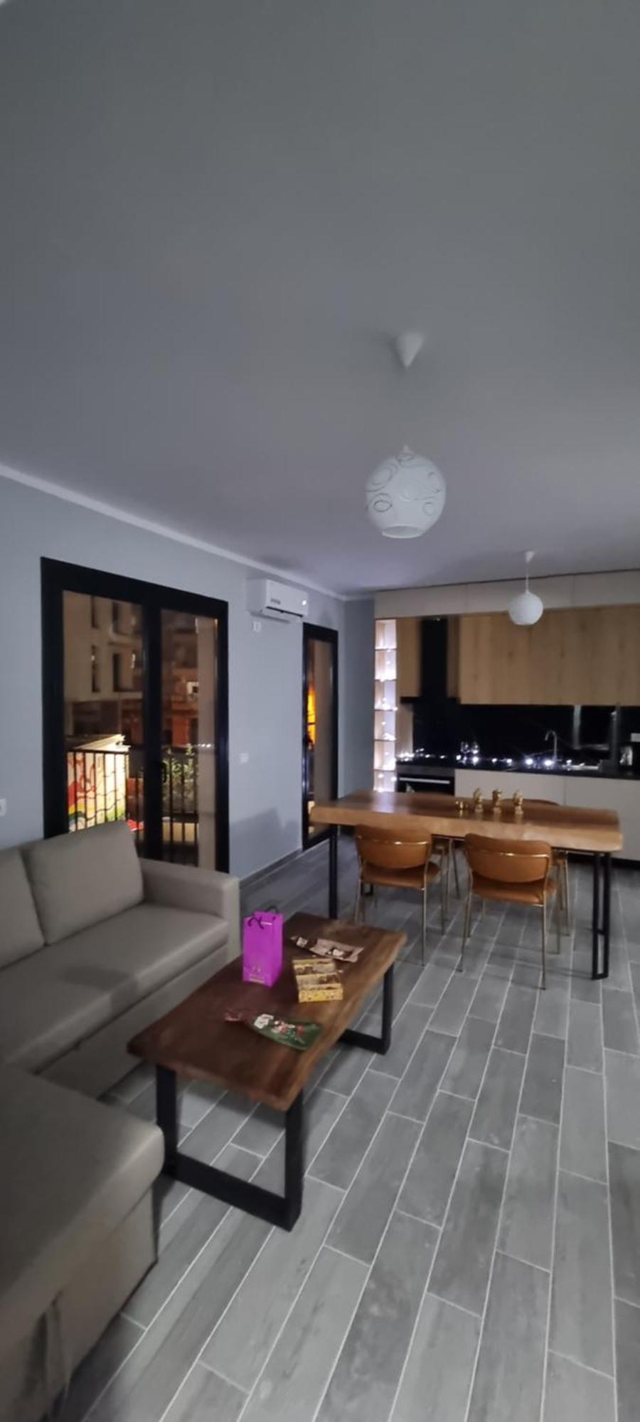 Mine Peza Lux Apartment Tirana